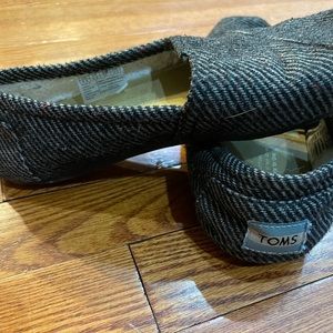 TOMS flats black.